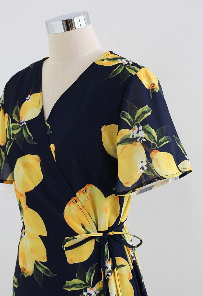 Midi-Wickelkleid mit süßem Zitronen-Print