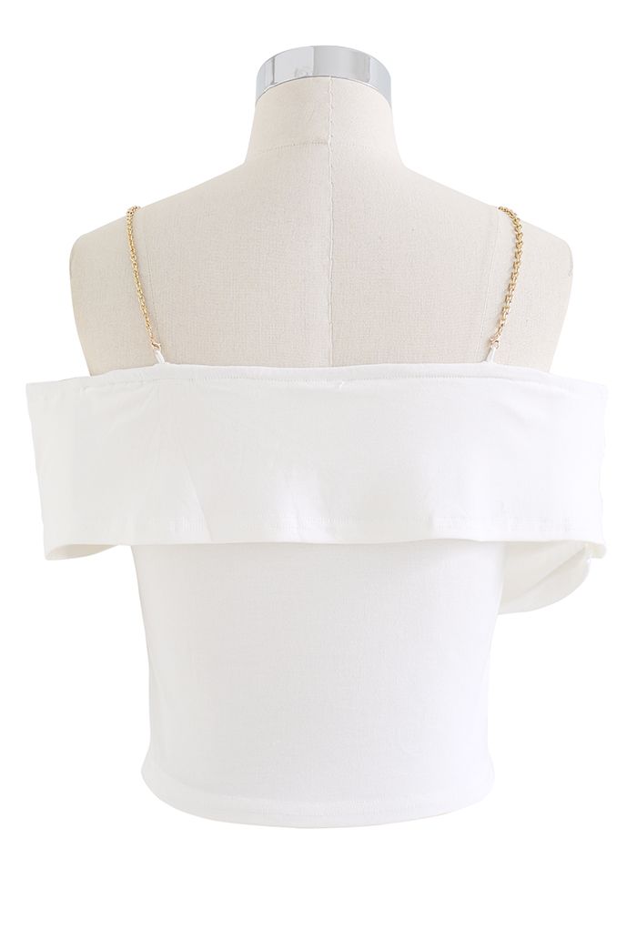 Drapiertes Off-Shoulder-Crop-Top mit Kettenriemen in Weiß