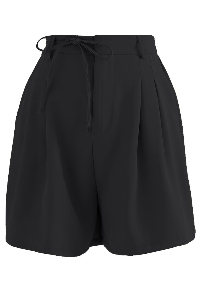 Shorts mit seitlichen Eingrifftaschen zum Selbstbinden in Schwarz