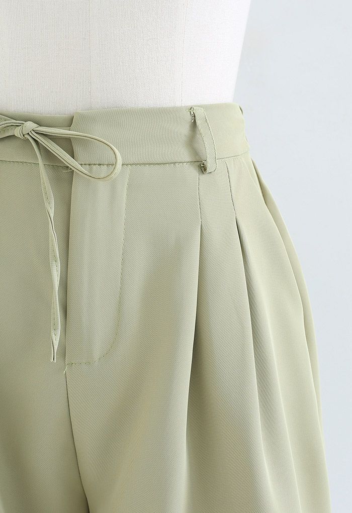 String-Shorts mit seitlichen Taschen zum Selbstbinden in Erbsengrün