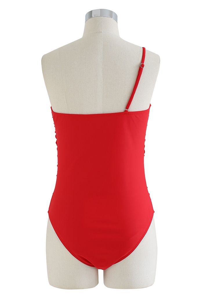 Ein-Schulter-Badeanzug mit gerüschtem Detail in Rot