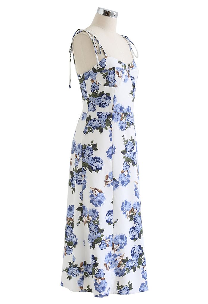 Klassisches Cami-Kleid mit blauem Pfingstrosenmuster