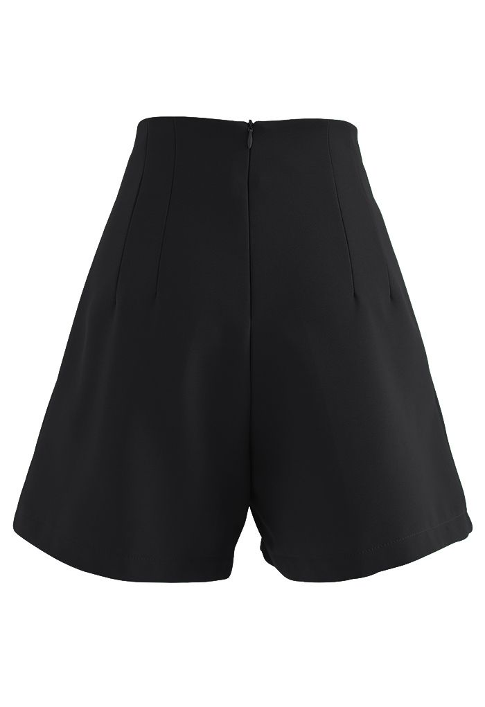 Naht-Plissee-Shorts in Schwarz