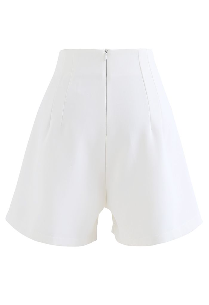 Naht-Plissee-Shorts in Weiß
