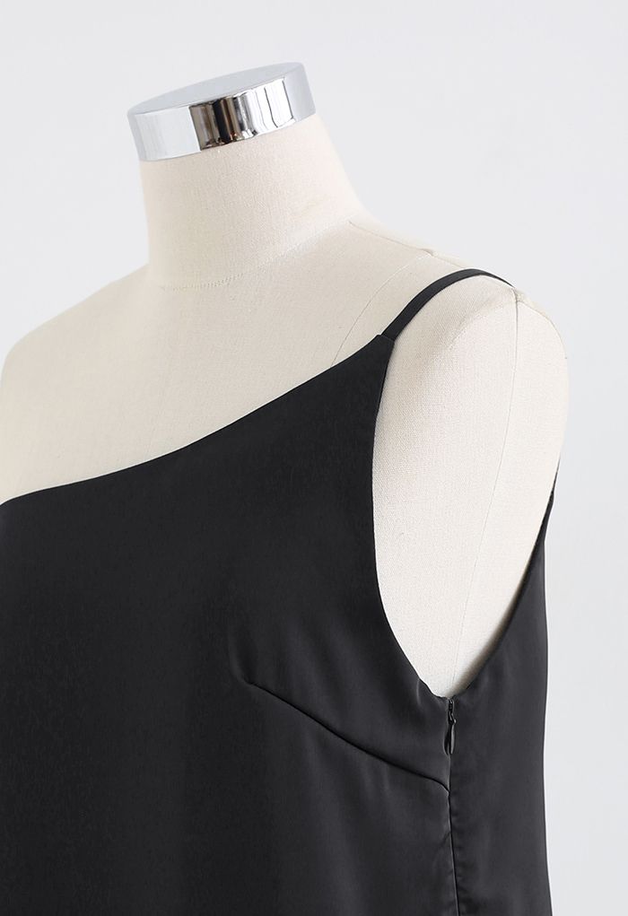 Stilvolles Cami-Top aus Satin mit einer Schulter in Schwarz