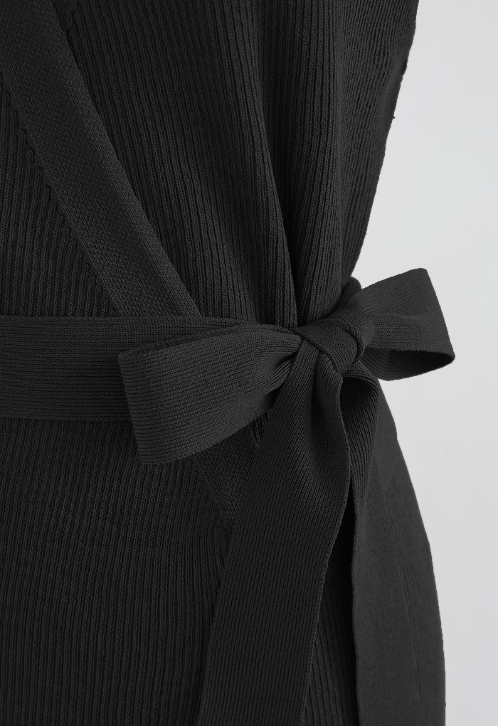 Figurbetontes Strick-Wickelkleid mit Schleife zum Binden in Schwarz