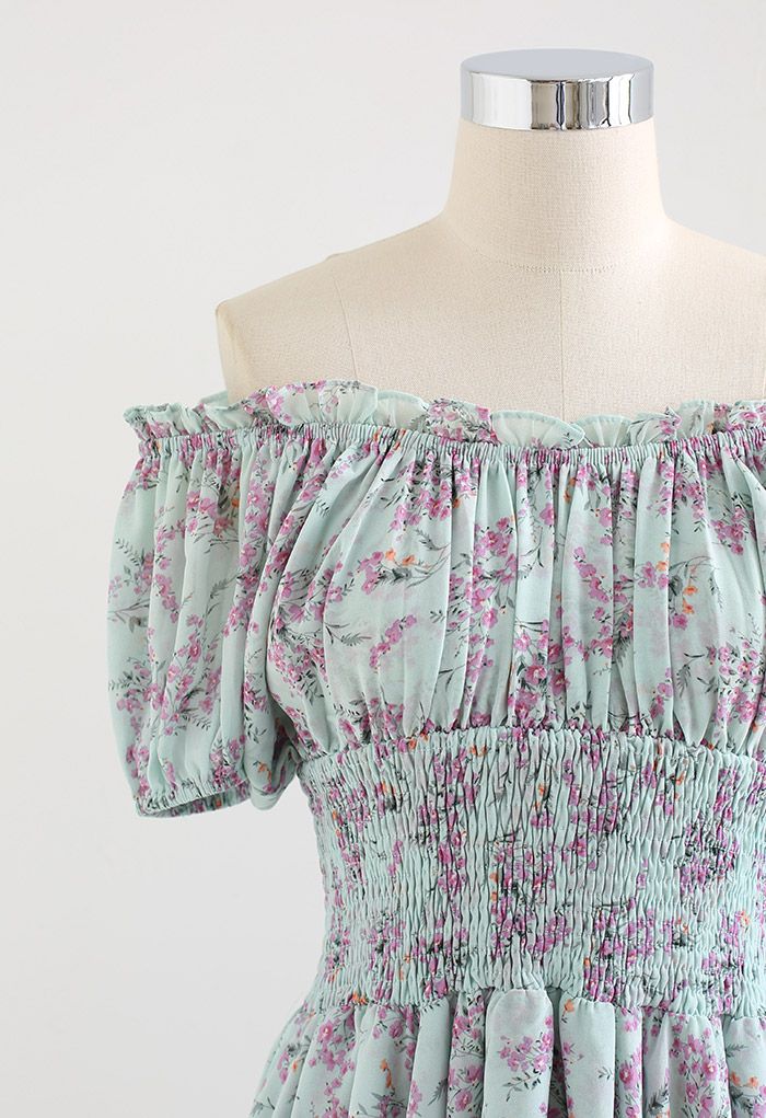 Schulterfreies asymmetrisches Kleid mit Posy Print in Mint
