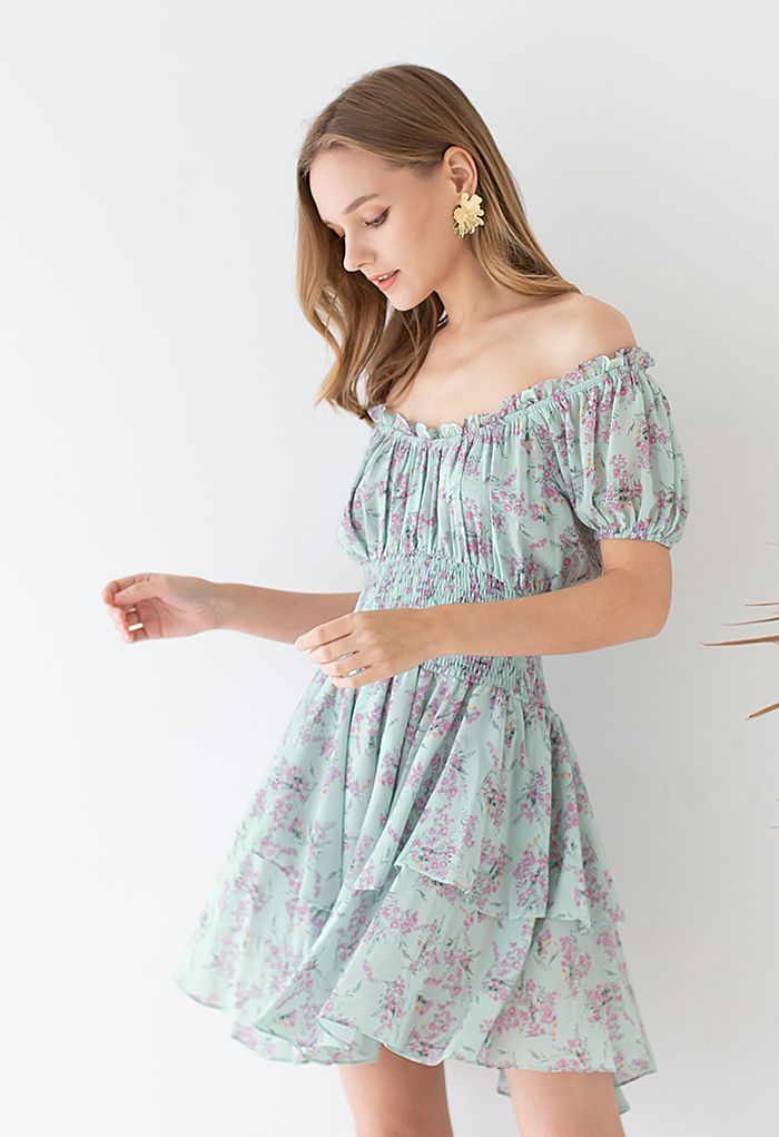 Schulterfreies asymmetrisches Kleid mit Posy Print in Mint