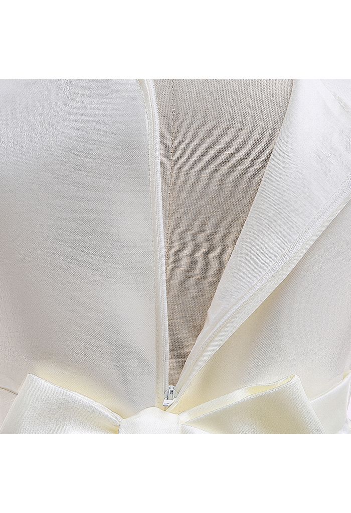 Perlenbesetztes Blumen-Seiten-Bowknot-Prinzessinnenkleid in Weiß für Kinder
