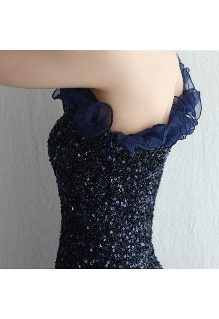 Paillettenbesetztes One-Shoulder-Kleid mit Organzabesatz in Marineblau