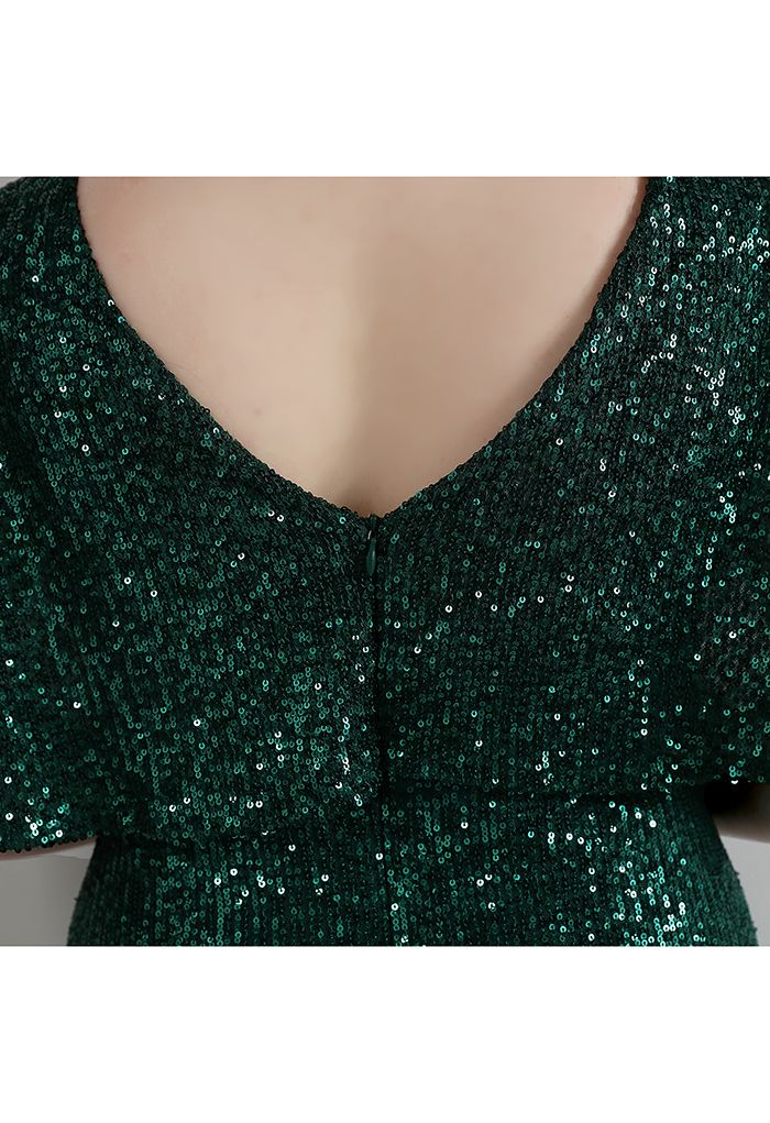 Paillettenbesetztes Kleid mit Cape-Ärmeln in Smaragdgrün