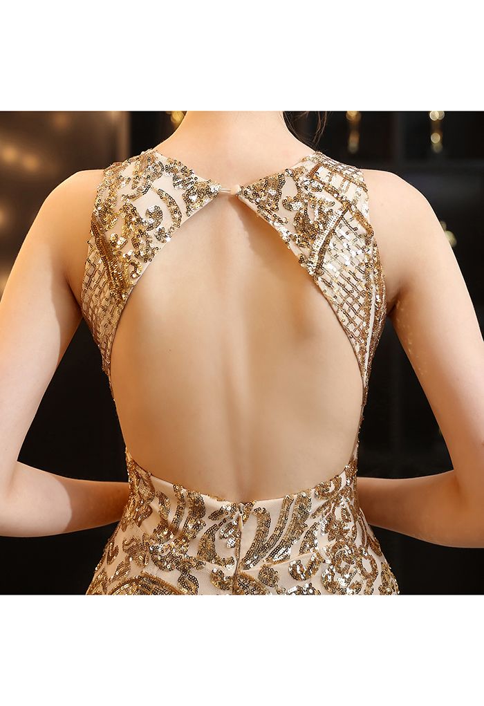Paillettenbesetztes Kleid mit Blumengitter und offenem Rücken in Gold