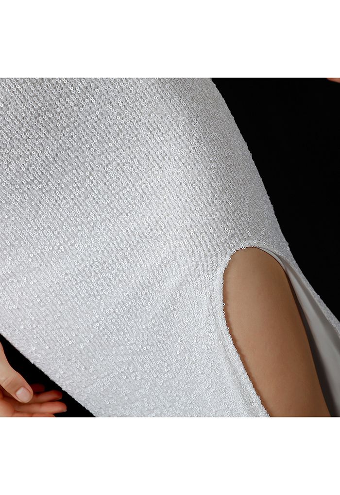 Cami-Wickelkleid mit Seitenschlitz und Pailletten in Weiß