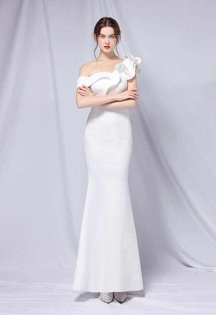 Rüschen One-Shoulder-Meerjungfrau-Satin-Kleid in Weiß