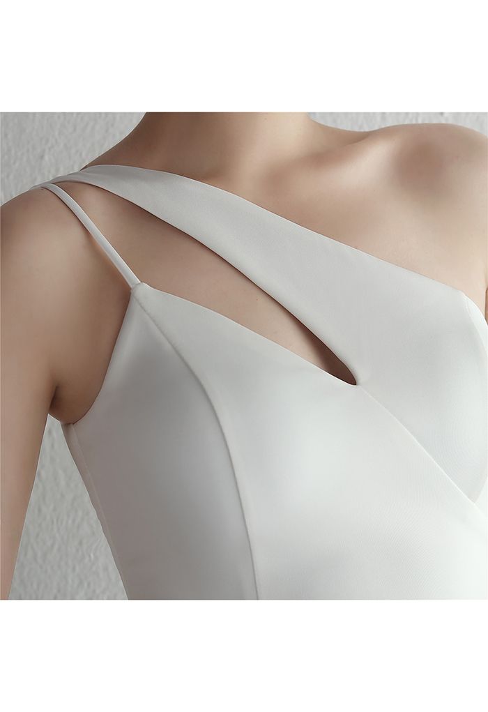 Cut-out One-Shoulder Split-Kleid in Weiß