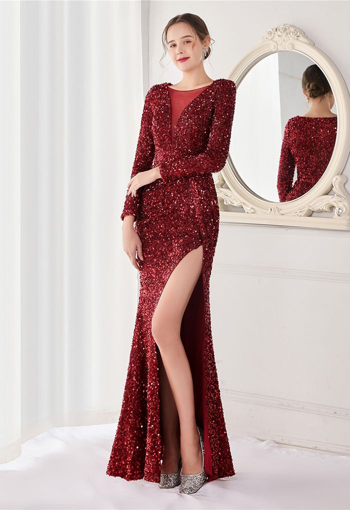 Paillettenbesetztes Kleid mit Seitenschlitz und V-Ausschnitt in Rot