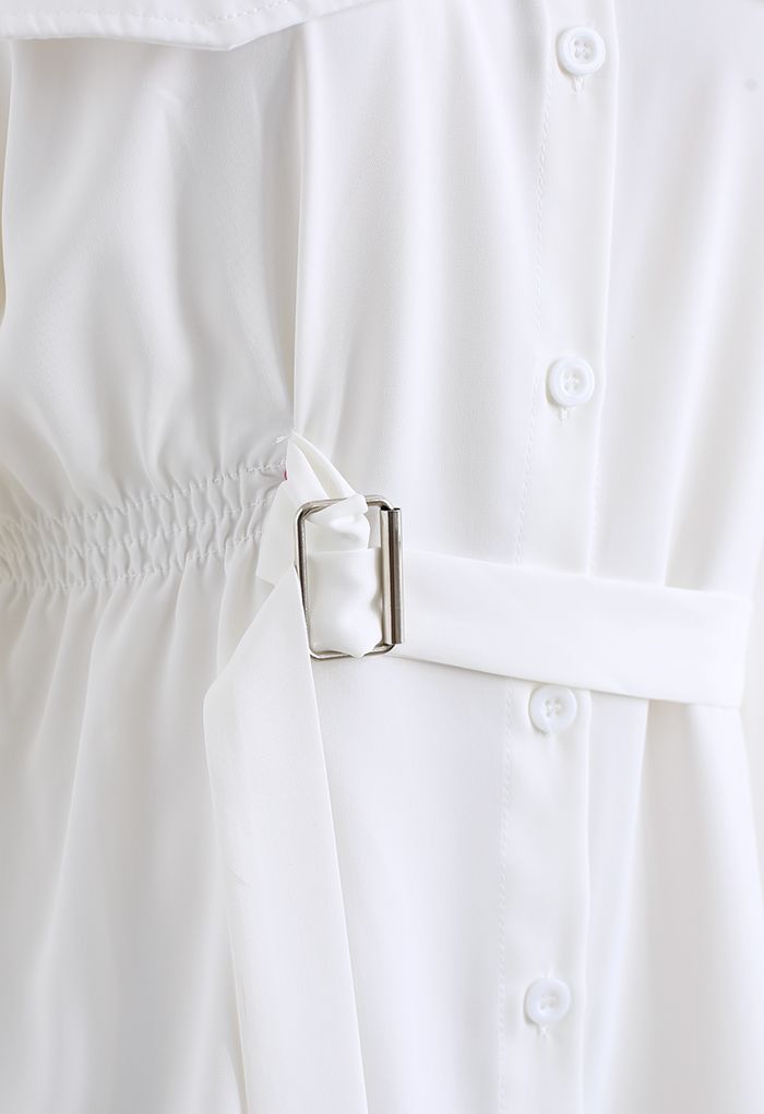 Fließendes Slouchy-Hemd mit Gürtelschnalle in Weiß