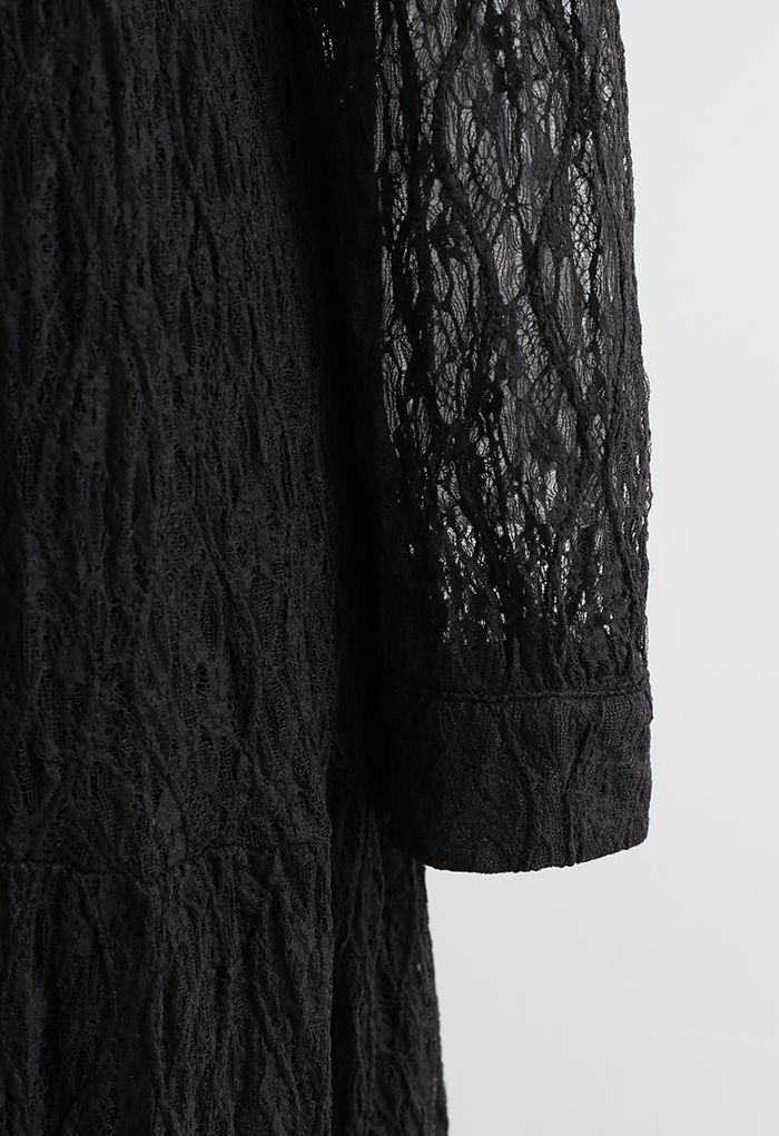 Einfarbiges Wickelkleid aus Vollspitze in Schwarz