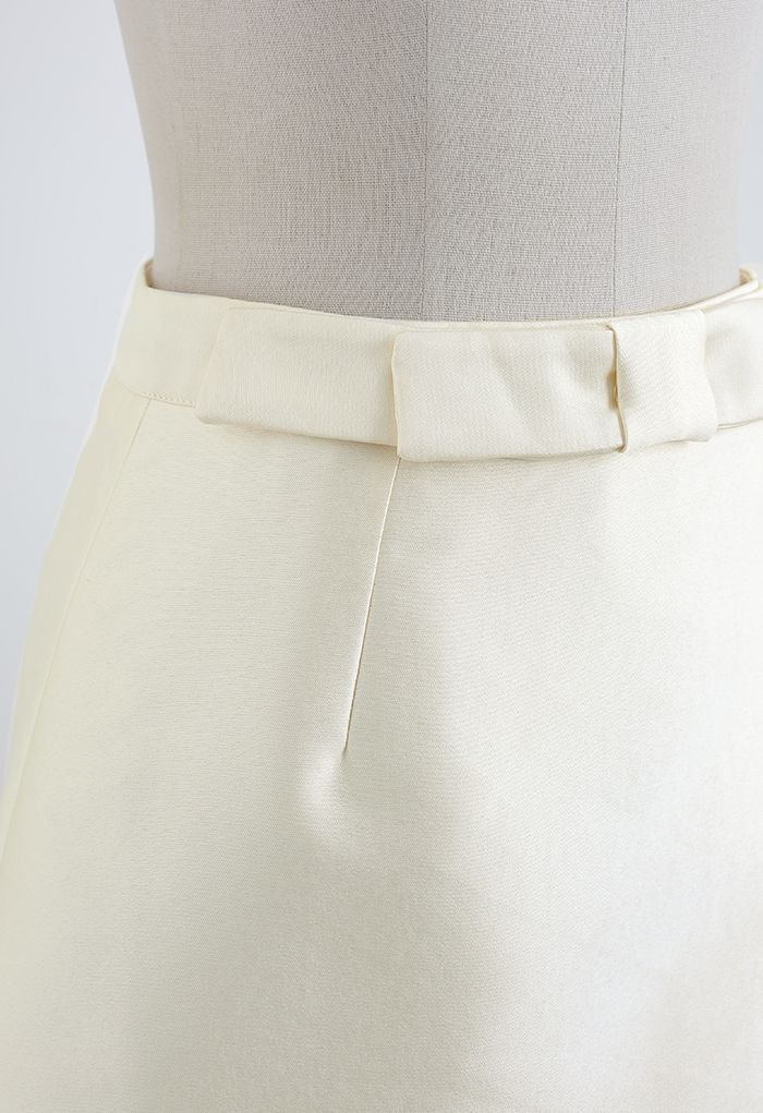 Bowknot Flap Front Mini Knospenrock in Creme