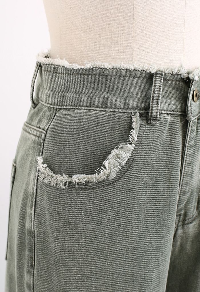 Gewaschene Jeans mit weitem Bein und Quastenbesatz in Salbei