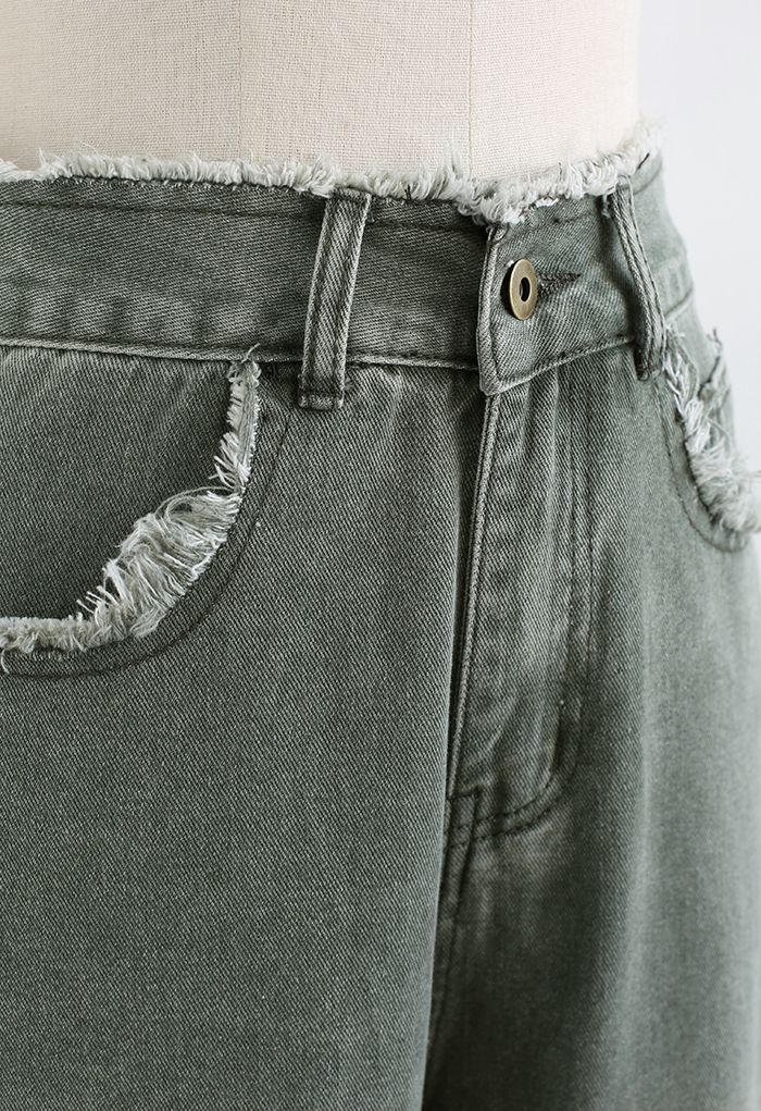 Gewaschene Jeans mit weitem Bein und Quastenbesatz in Salbei