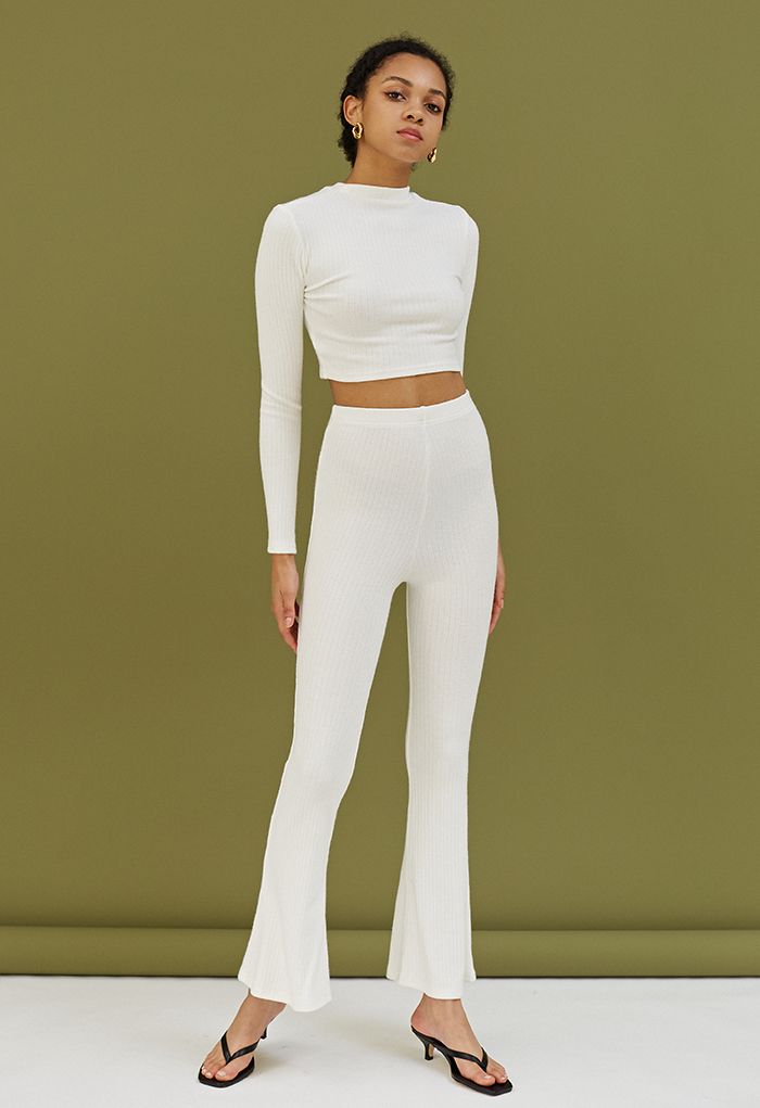 Trendy Soft Crop Top und Flare Pants Set in Weiß