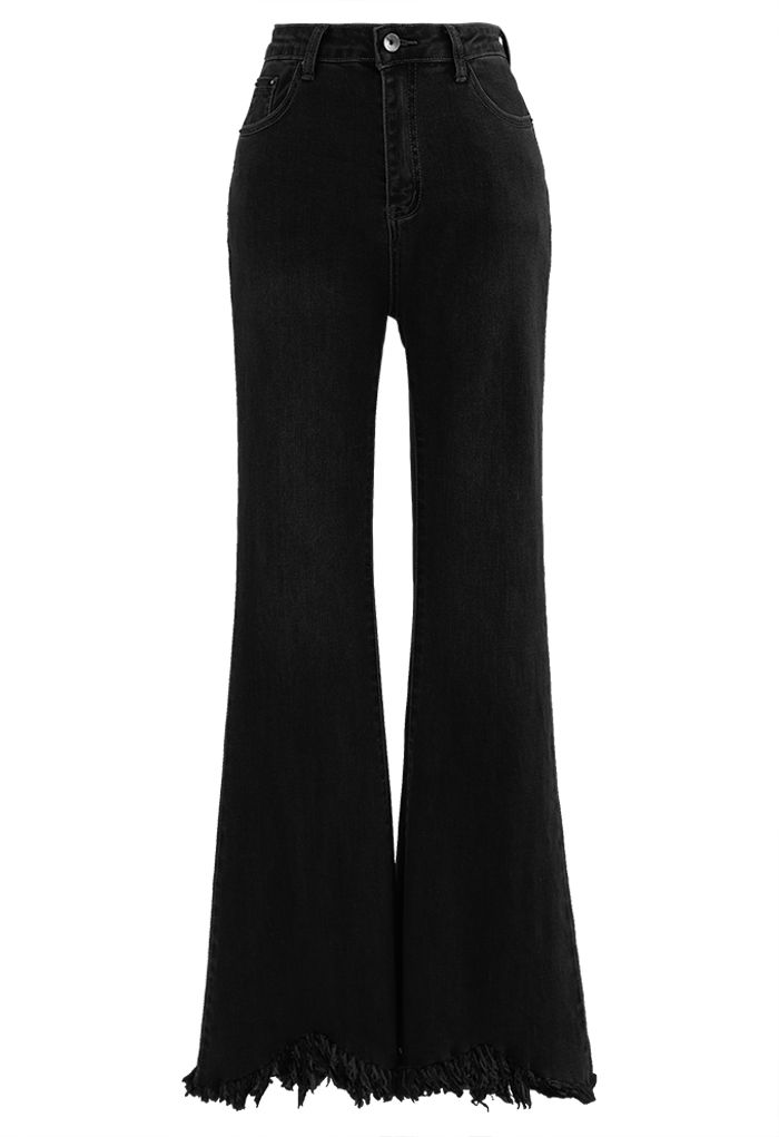 Klassische Flare-Jeans mit Troddelsaum in Schwarz
