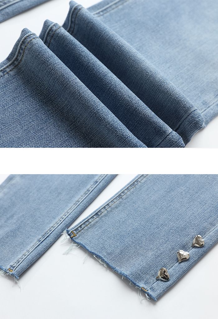 Raw-Cut Skinny Jeans mit Herzknöpfen