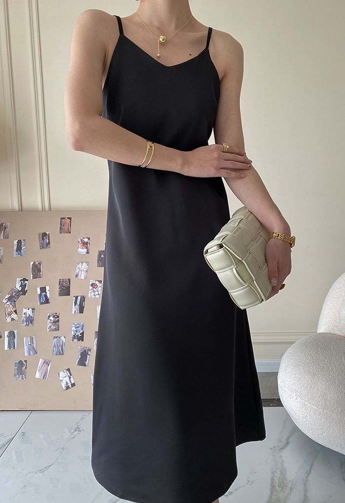 Glänzendes Cami-Kleid aus Satin in Schwarz