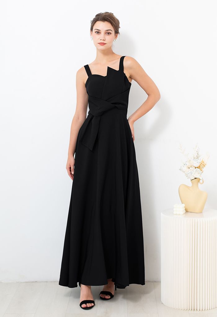 Cami-Kleid mit übertriebenen Knoten in Schwarz