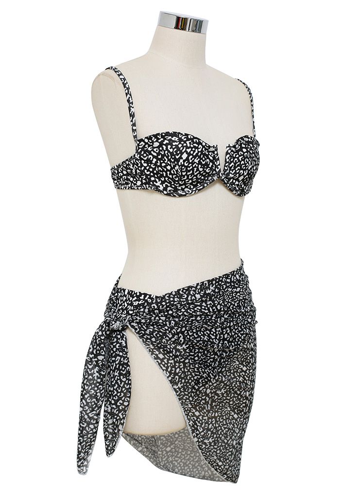 Bikini-Set mit Leopardenmuster und Sarong in Schwarz
