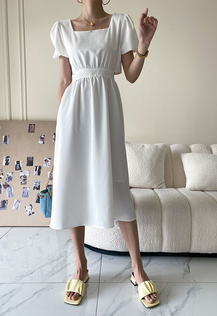 Bowknot-Kleid mit eckigem Ausschnitt und Ausschnitt in der Taille in Weiß