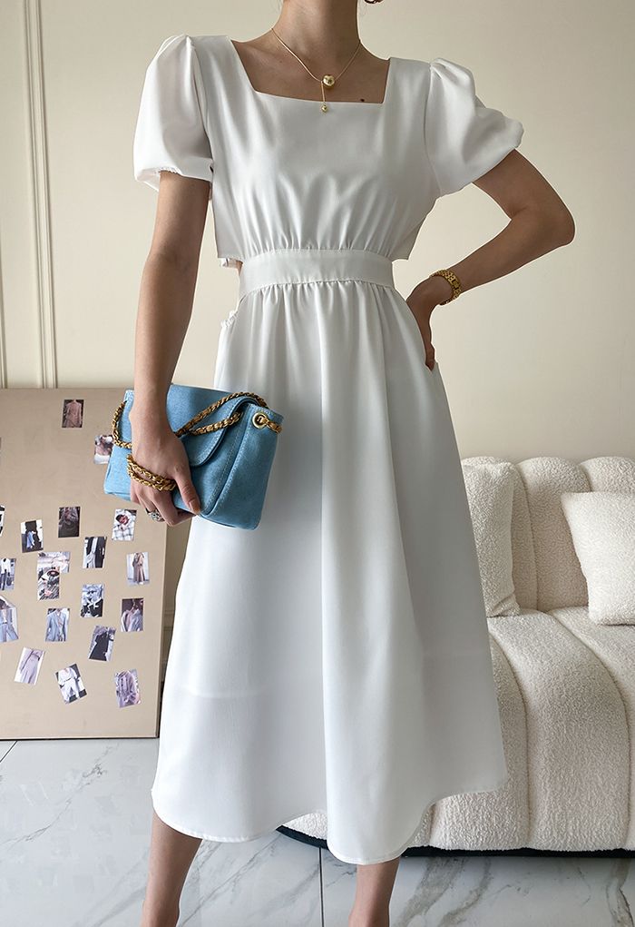 Bowknot-Kleid mit eckigem Ausschnitt und Ausschnitt in der Taille in Weiß