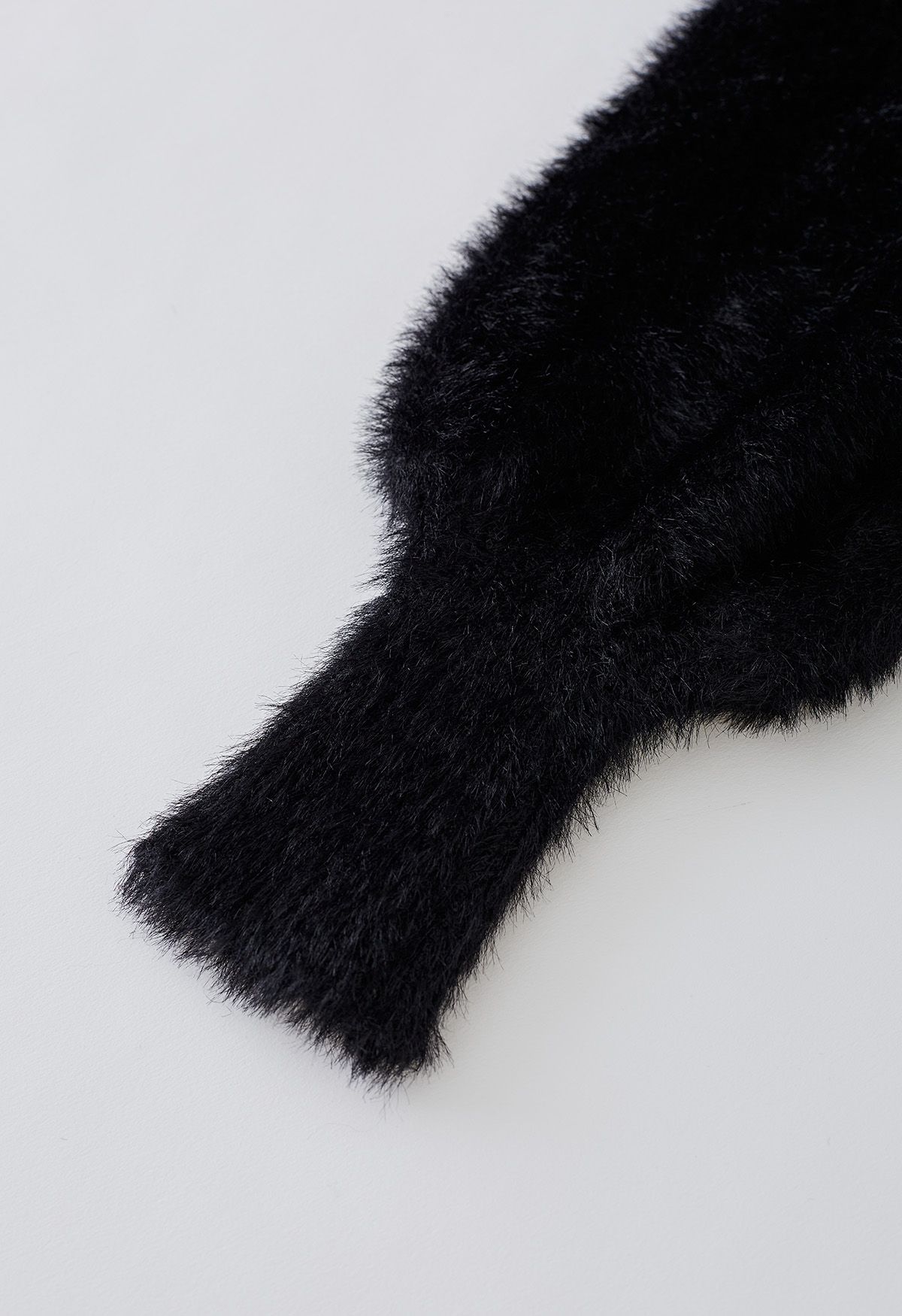 Perlige Fuzzy-Strickjacke mit offener Vorderseite in Schwarz