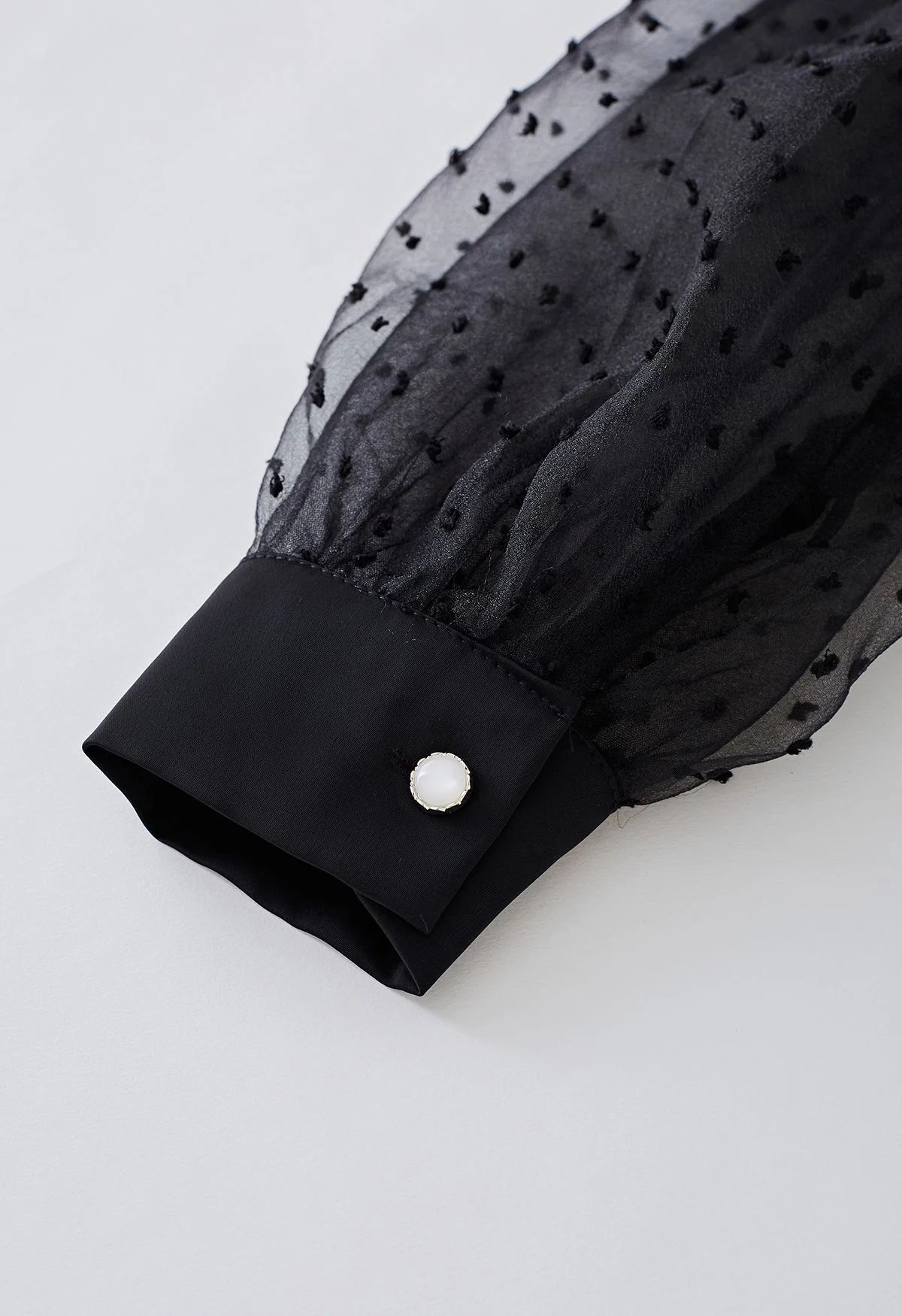 Flock Dots Organza Bubble Sleeve Bowknot Satin Shirt in Schwarz