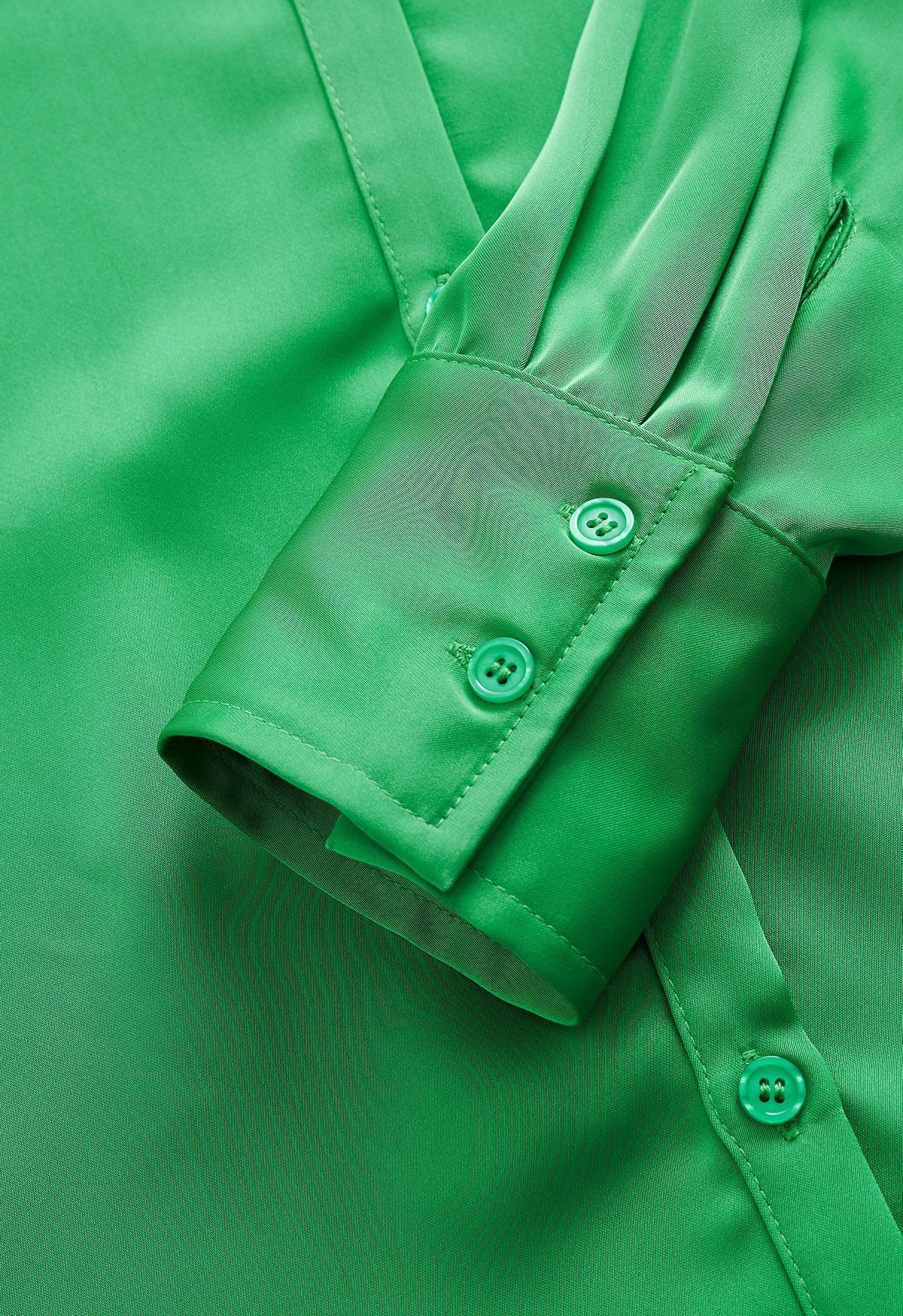 Satin-Hemd mit Knöpfen in Grün