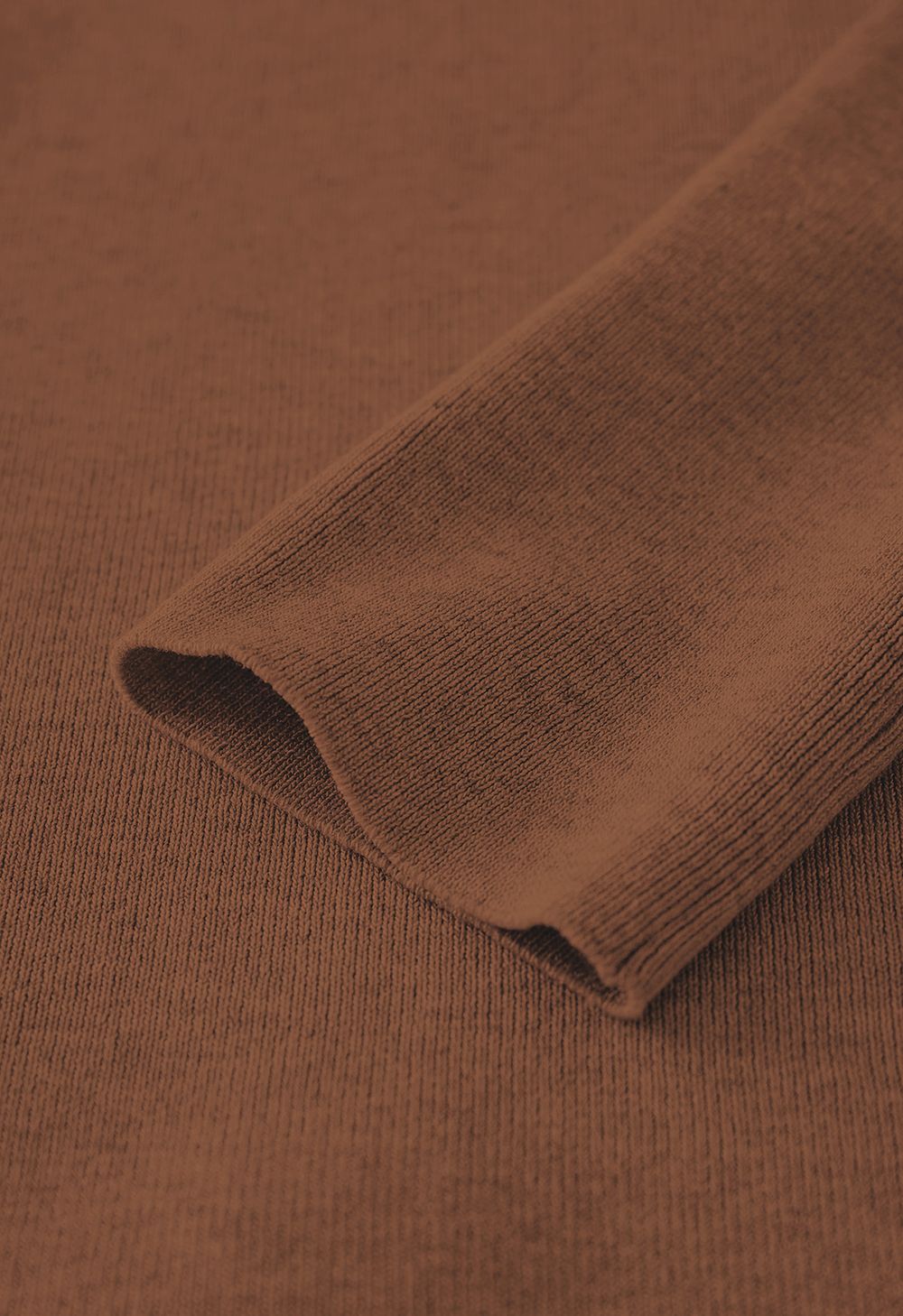 Strickjacke mit breitem Revers und Taillenbund in Braun