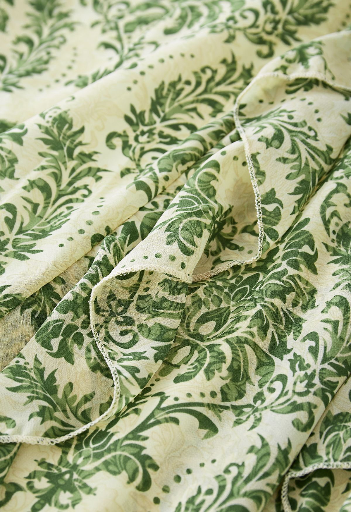 Elegantes Chiffon-Kleid mit floralem Rüschenbesatz und Bindebund in Grün