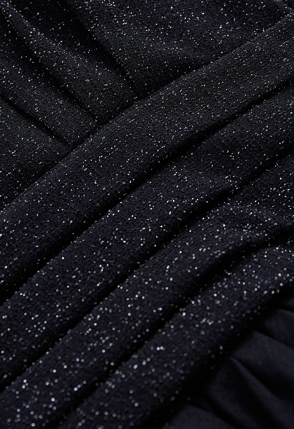 Shine Bright Tüll-Maxikleid mit hohem Ausschnitt in schimmerndem Schwarz