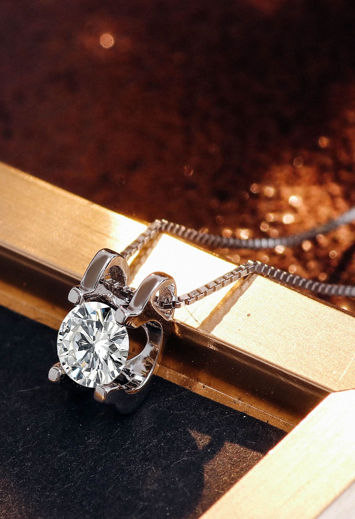 Moissanite-Halskette mit einem einzelnen Diamanten und vier Zacken