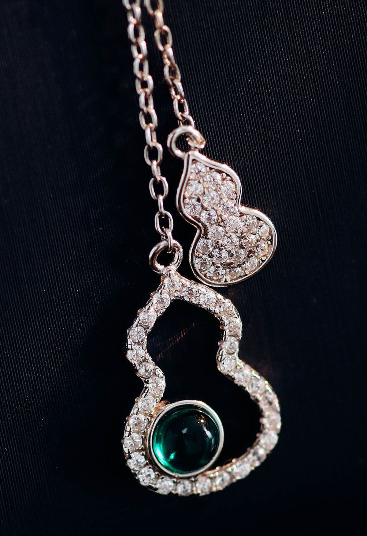 Smaragd-Edelstein-Halskette in Kalebassenform