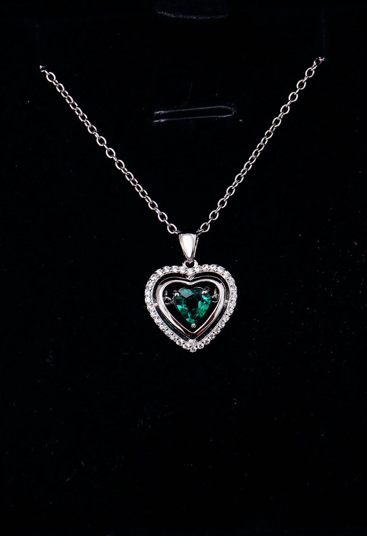 Hohle Smaragd-Edelstein-Halskette in Herzform