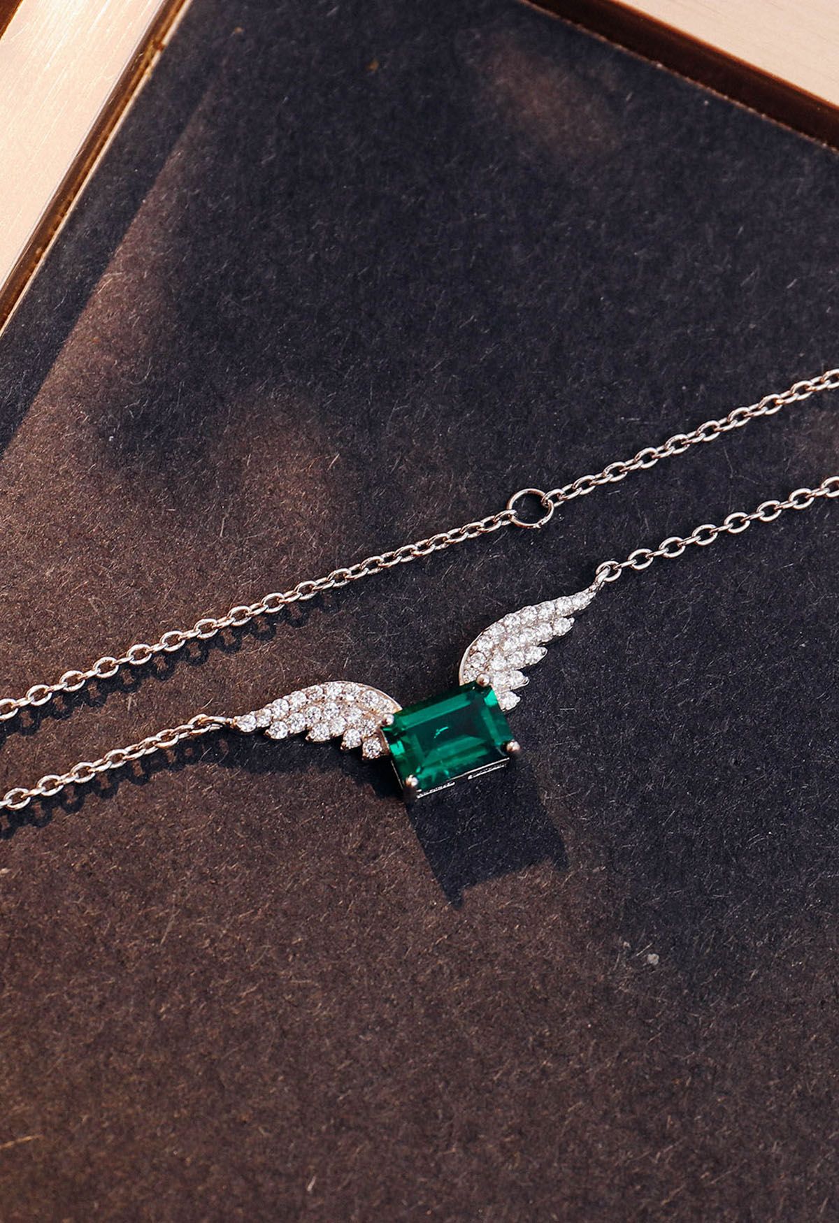 Flügel-Dekor-Smaragd-Edelstein-Halskette