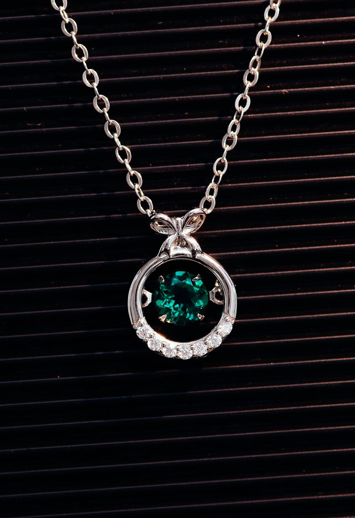 Aushöhlen abgerundete Smaragd-Edelstein-Halskette