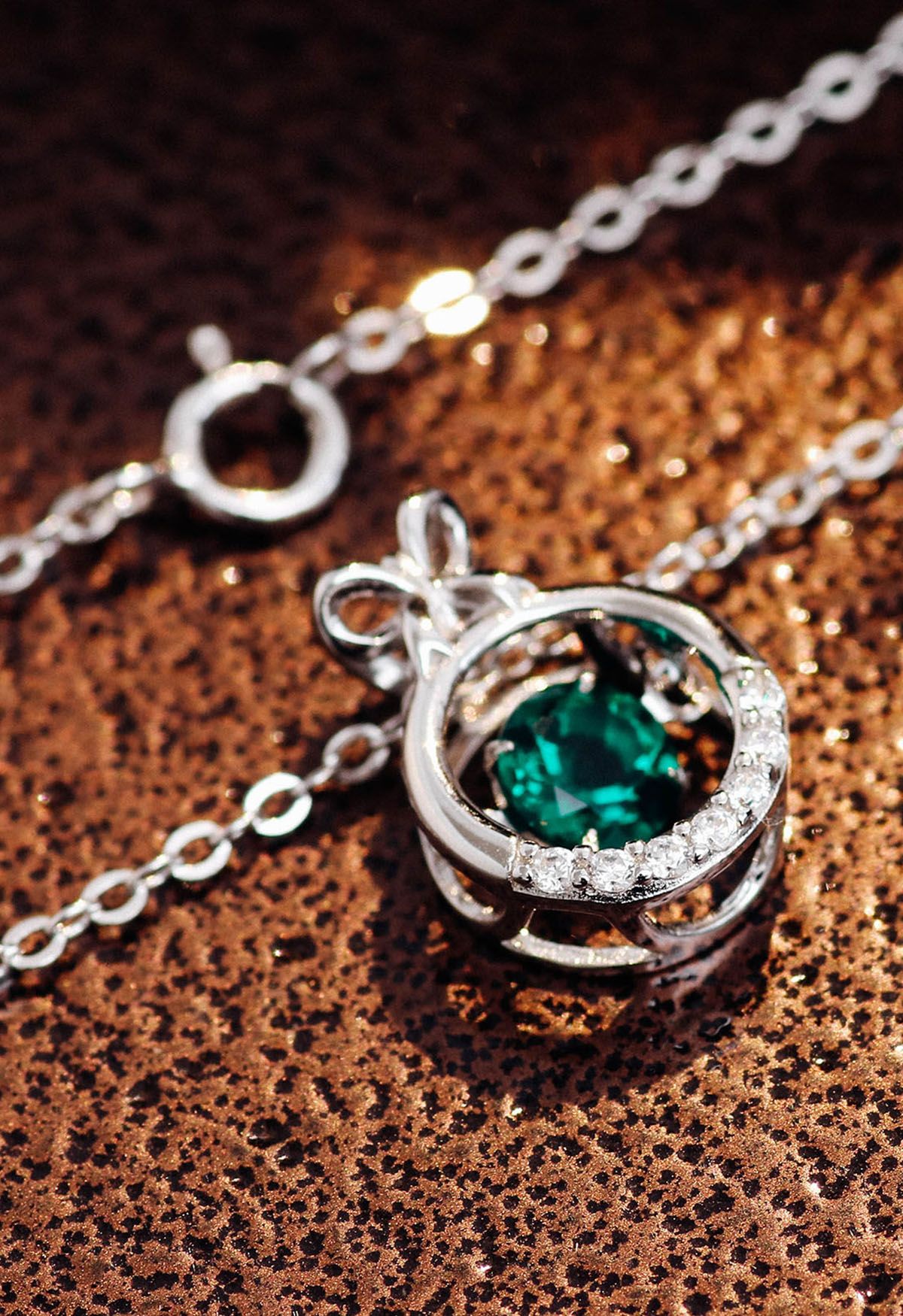 Aushöhlen abgerundete Smaragd-Edelstein-Halskette