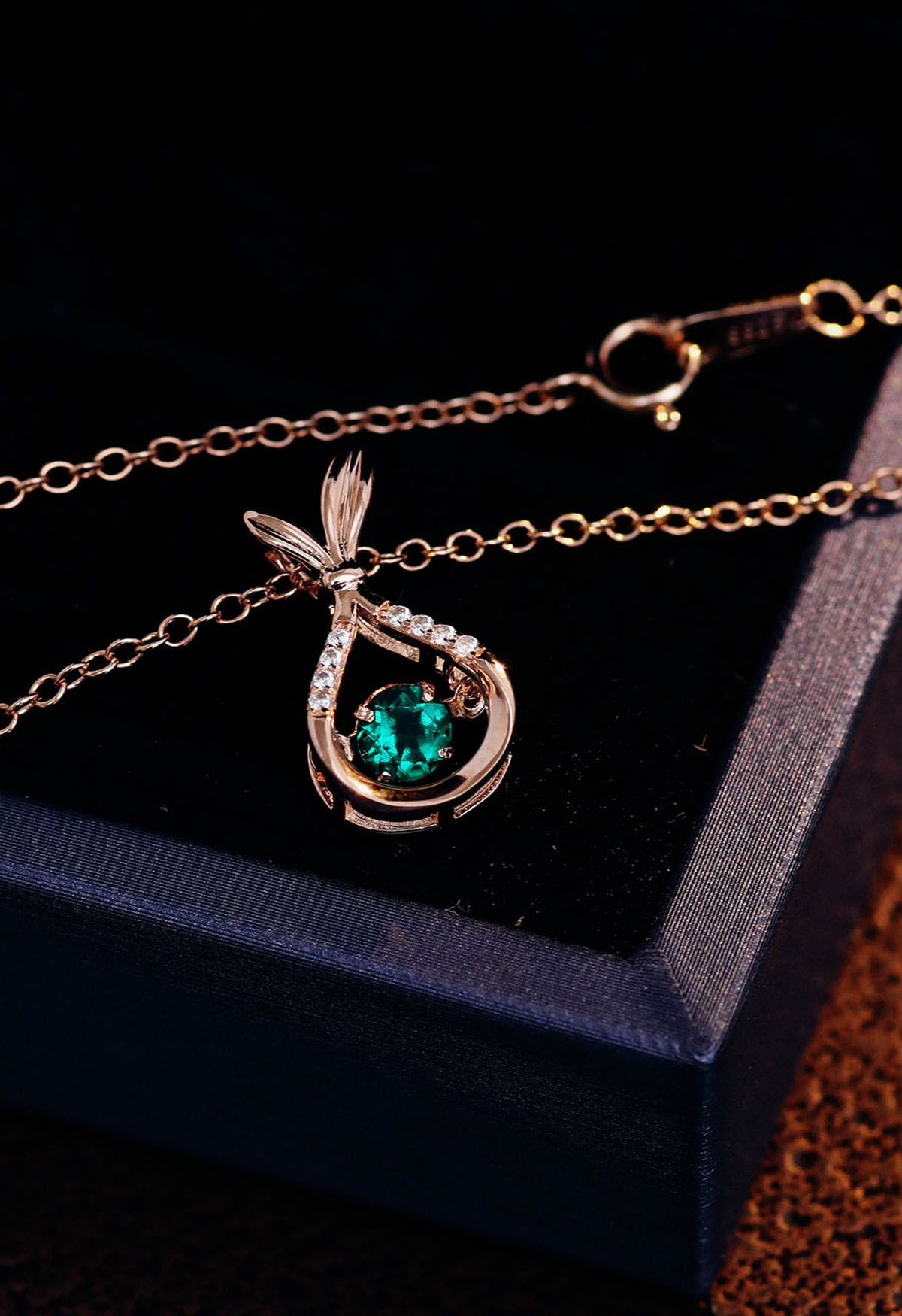 Aushöhlen Birnenform Smaragd-Edelstein-Halskette