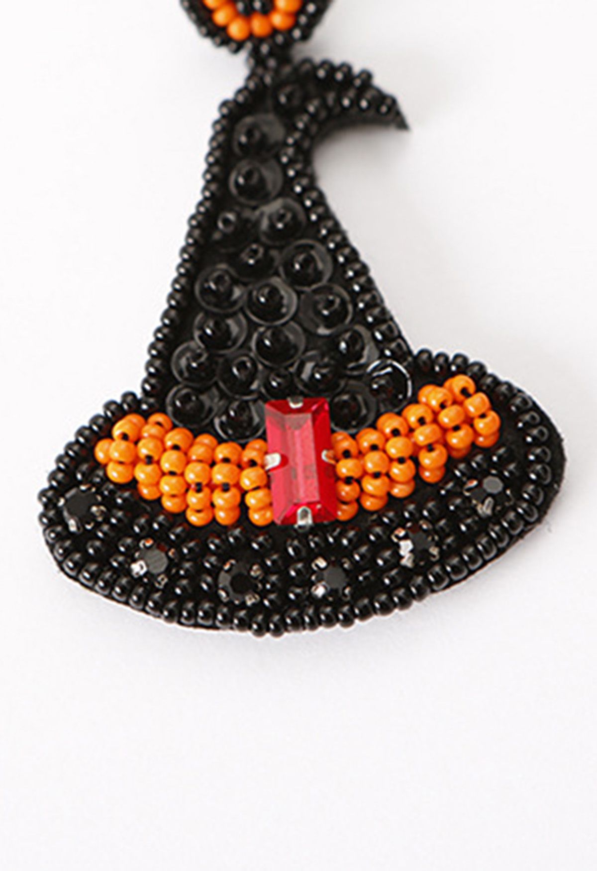 Schwarze Hexenhut-Ohrringe mit Perlen