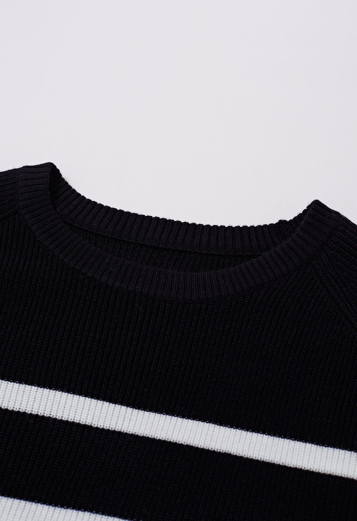 Vielseitiger gestreifter Strickpullover mit Rundhalsausschnitt in Schwarz