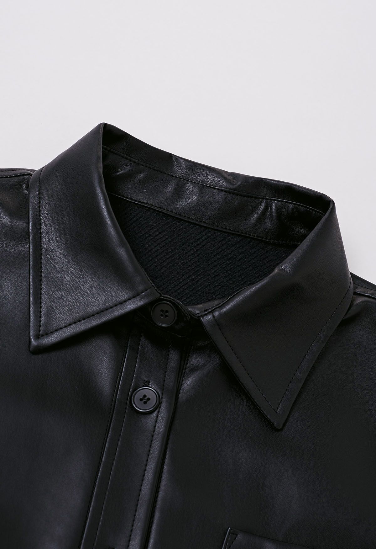 Lässig schicke Hemdjacke aus Kunstleder in Schwarz