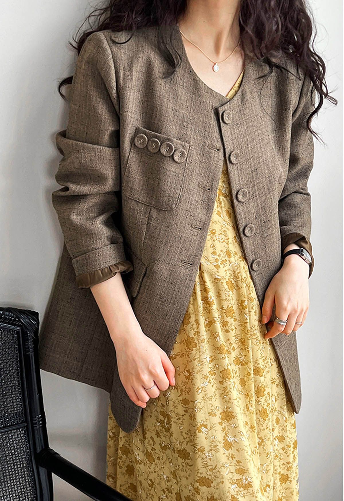 Brauner Tweed-Blazer mit Rundhalsausschnitt und Knöpfen